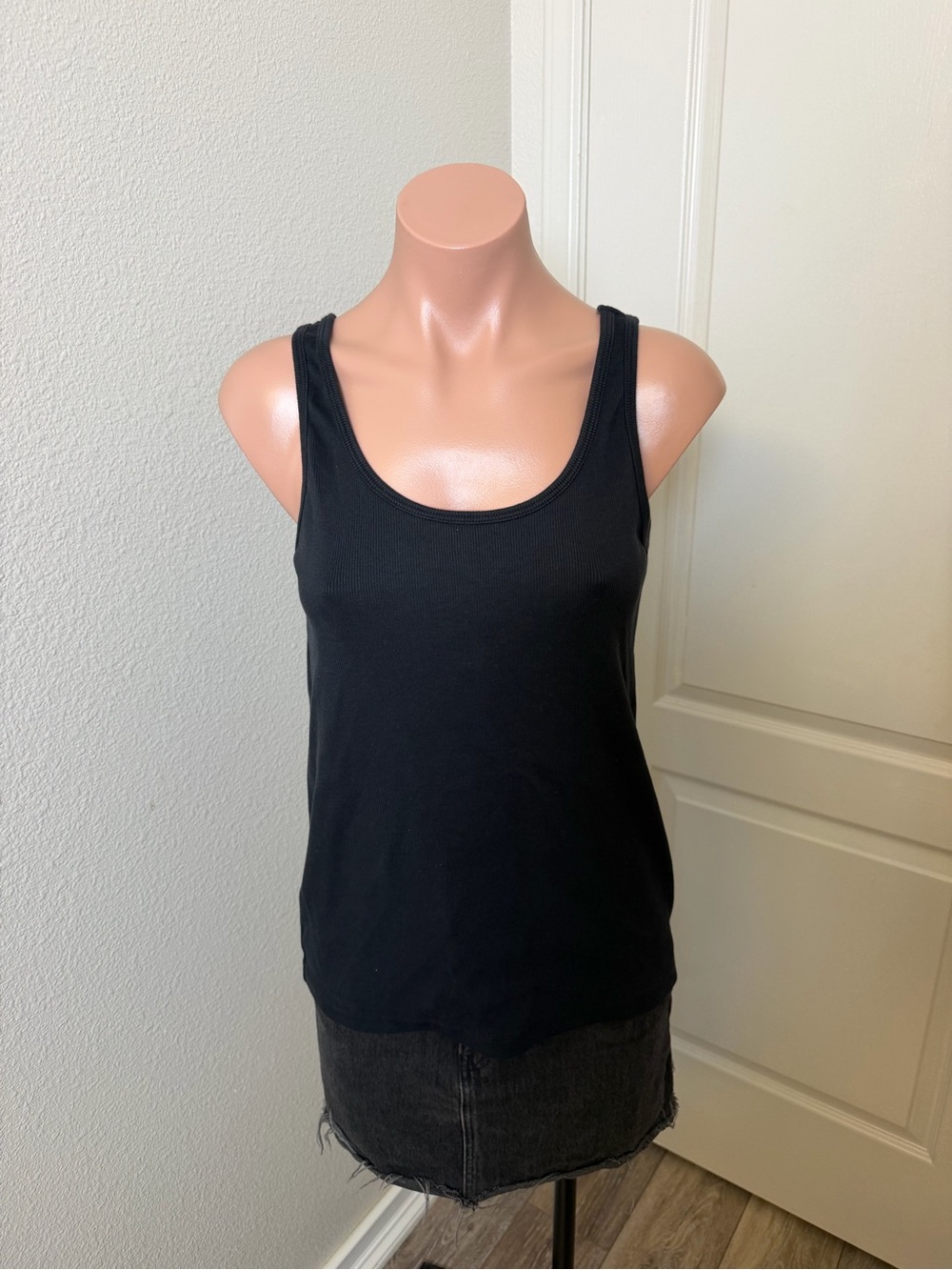 Nordstrom Black Ribbed Scoop Neck Tank